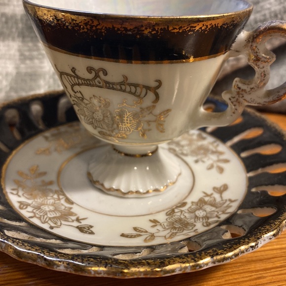 VICTORIAN STYLE TEA CUPS - Picture 7 of 9